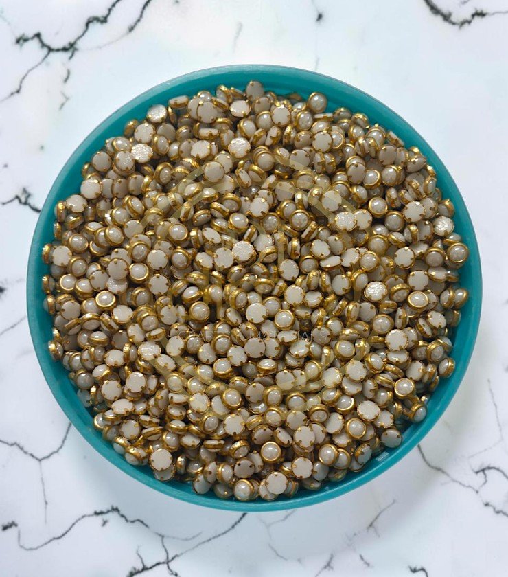 White Pearl Kundan Stone - Round 4mm